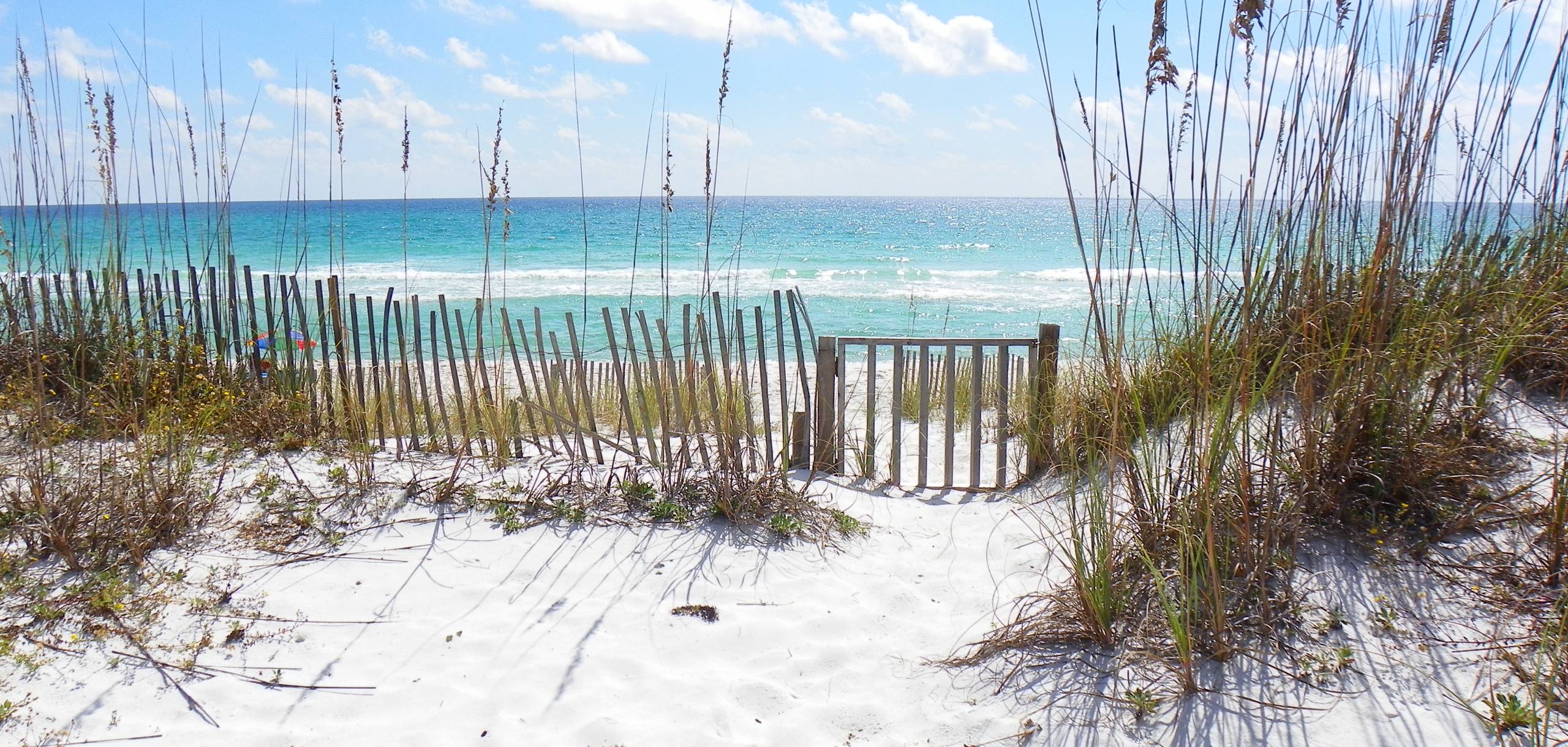Sandy white beaches and emerald green waters Sandy white beaches and emerald green waters / Vacation Rentals Pensacola Beach and Navarre Beach